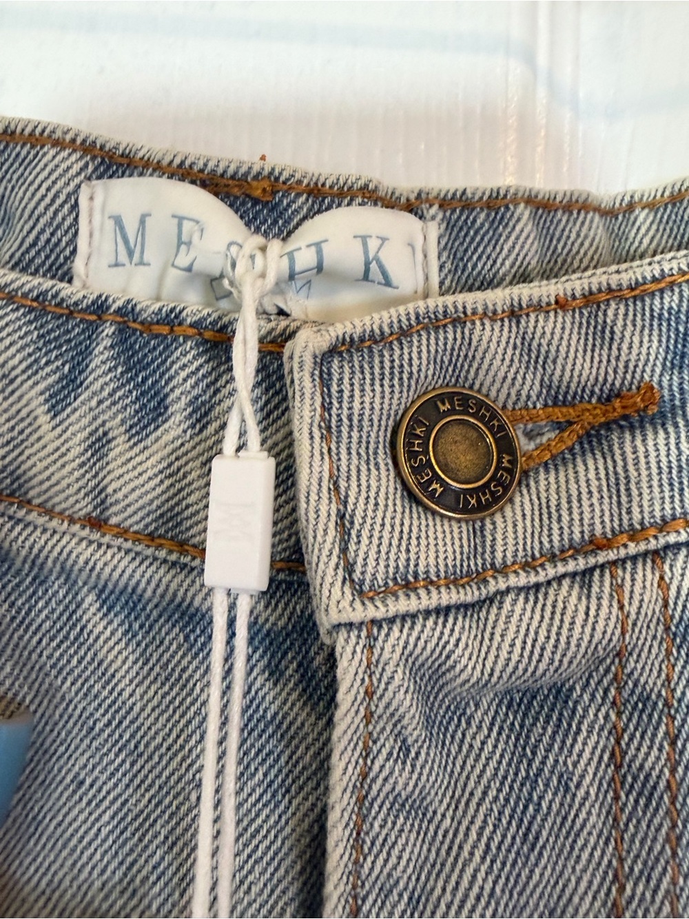 MESHKI Verona Turn Up Hem Frayed Denim Shorts Light Blue NWT Size 16 Jean Shorts - Picture 5 of 11